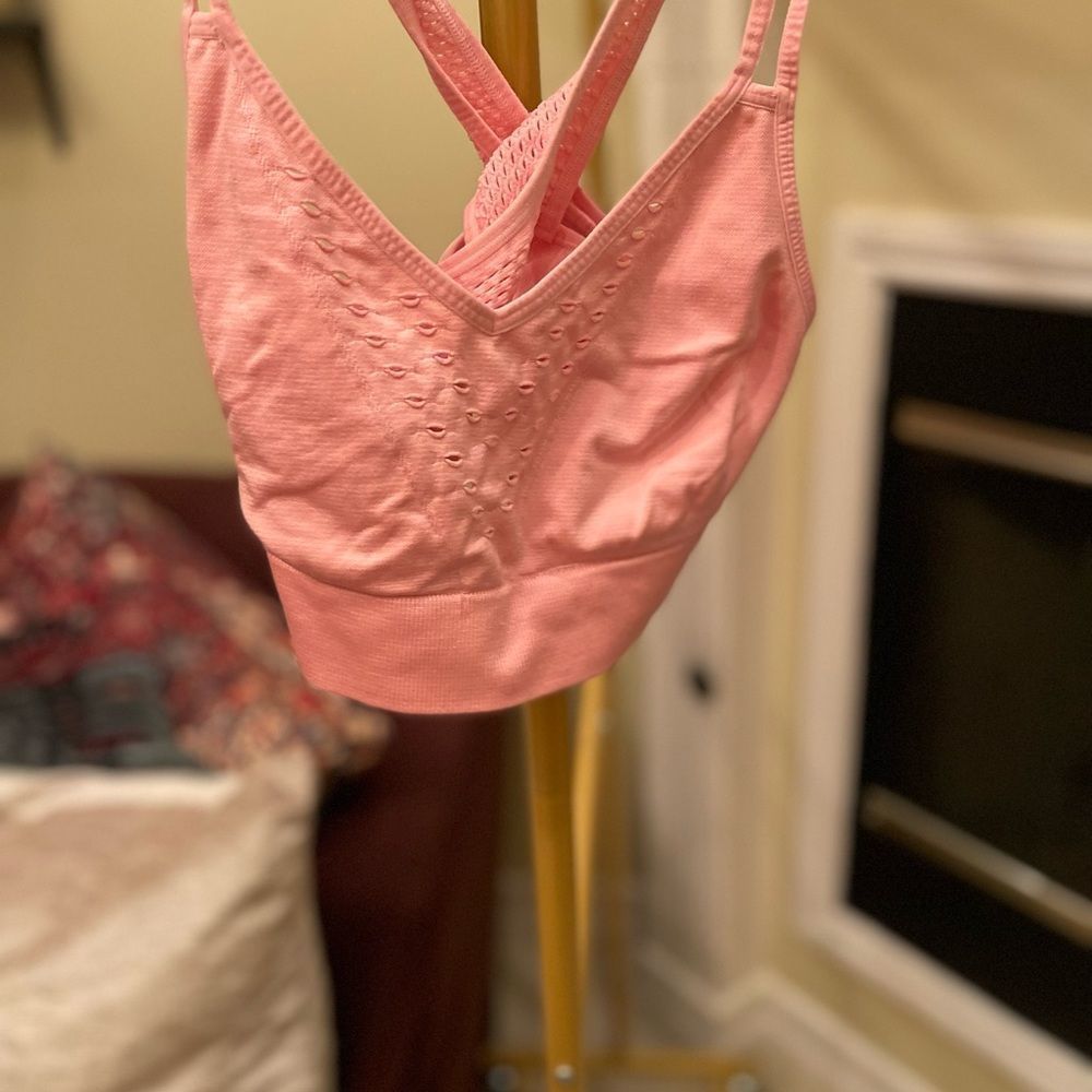 Victoria Secret low impact SEAMLESS sports bra PEACH sz L